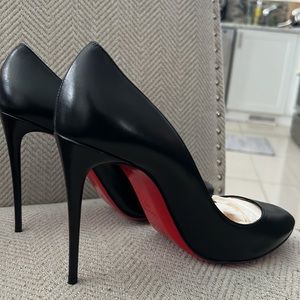 BNIB Eloise 100 Nappa Shiny - fits like a 10